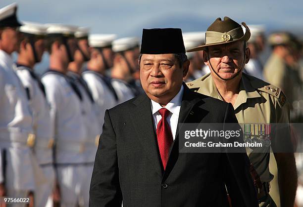 His Excellency Dr Susilo Bambang Yudhoyono, President of the Republic of Indonesia, inspects a guard of honour as he arrives at Defence Establishment...