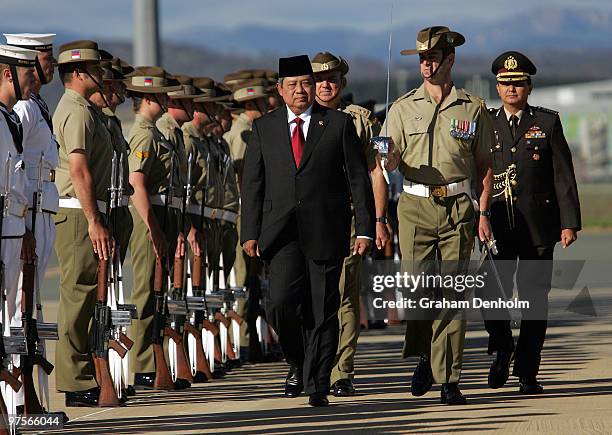 His Excellency Dr Susilo Bambang Yudhoyono, President of the Republic of Indonesia, inspects a guard of honour as he arrives at Defence Establishment...