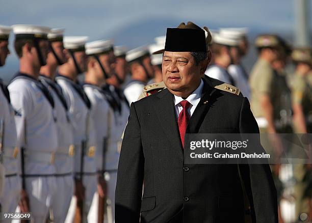 His Excellency Dr Susilo Bambang Yudhoyono, President of the Republic of Indonesia, inspects a guard of honour as he arrives at Defence Establishment...