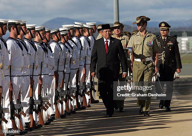 His Excellency Dr Susilo Bambang Yudhoyono, President of the Republic of Indonesia, inspects a guard of honour as he arrives at Defence Establishment...