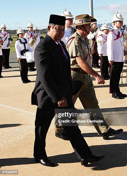 His Excellency Dr Susilo Bambang Yudhoyono, President of the Republic of Indonesia, inspects a guard of honour as he arrives at Defence Establishment...