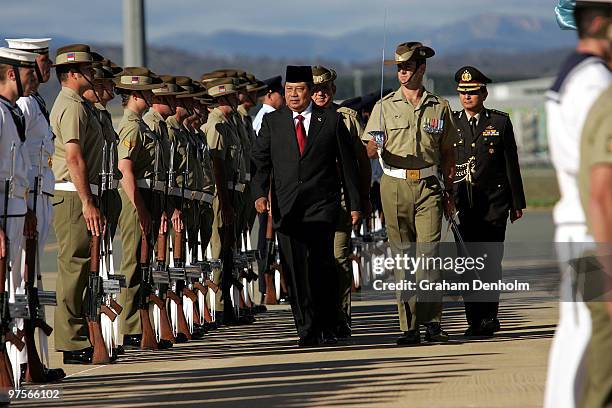 His Excellency Dr Susilo Bambang Yudhoyono, President of the Republic of Indonesia, inspects a guard of honour as he arrives at Defence Establishment...