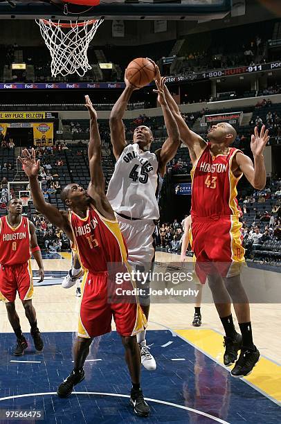 Steven Hunter of the Memphis Grizzlies shoots against Joey Dorsey and Brian Cook of the Houston Rockets during the game on February 5, 2010 at...
