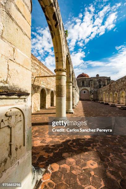 convent in oaxaca - cuilapan stock pictures, royalty-free photos & images