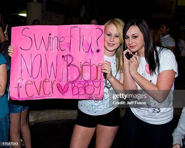 Fans gather outside the Q102 radio station prior to an appearance by singer Justin Bieber on March 8, 2010 in Bala Cynwyd, Pennsylvania.