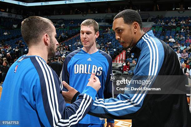 Ryan Hollins of the Minnesota Timberwolves greets former teammates Jose Juan Barea and Matt Carroll of the Dallas Mavericks prior to the game on...