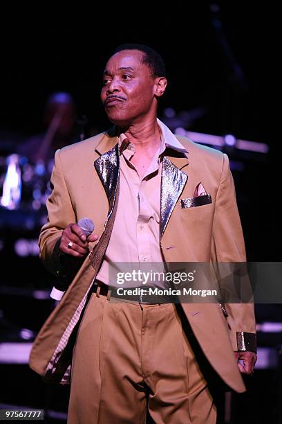 Dramatic Singer 375 The Dramatics Stock Photos, High-Res Pictures, and Images - Getty ...