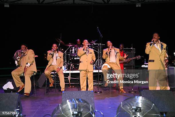 Ron Banks, Winzell Kelly, L.J. Reynolds, Michael Brock and Willie Ford of The Dramatics
