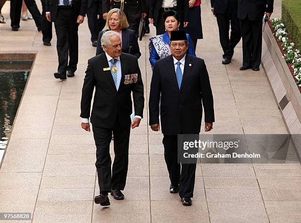 His Excellency Dr Susilo Bambang Yudhoyono, President of the Republic of Indonesia , makes his way to the Tomb of the Unknown Soldier to lay a wreath...