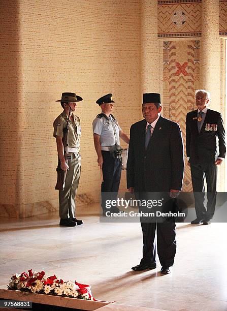 His Excellency Dr Susilo Bambang Yudhoyono, President of the Republic of Indonesia, lays a wreath at the Tomb of the Unknown Soldier at the...