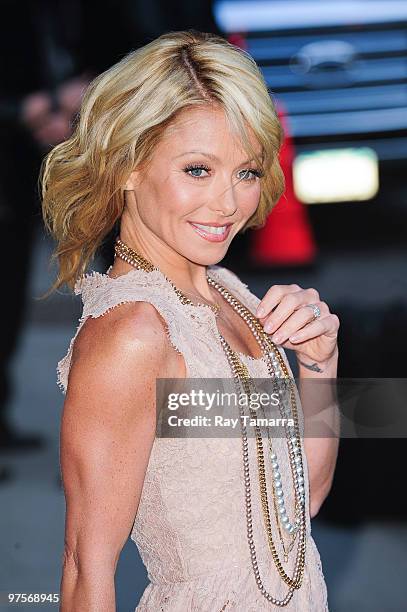 Television personality Kelly Ripa visits the "Late Show With David Letterman" at the Ed Sullivan Theater on March 8, 2010 in New York City.