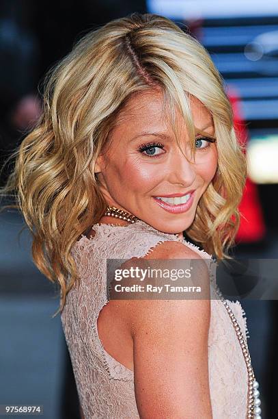 Television personality Kelly Ripa visits the "Late Show With David Letterman" at the Ed Sullivan Theater on March 8, 2010 in New York City.