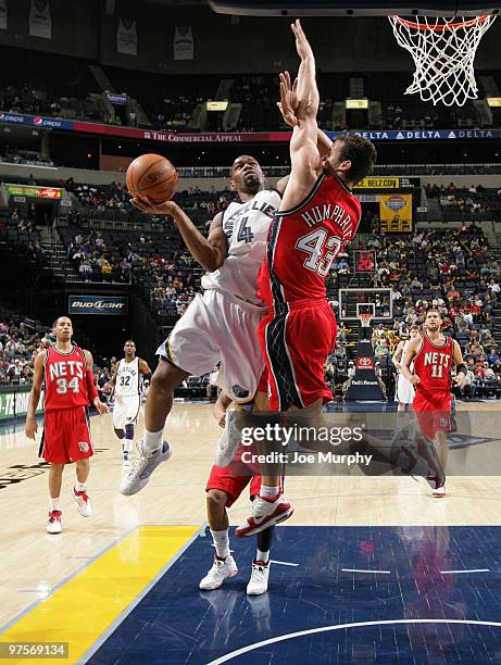 Sam Young of the Memphis Grizzlies goes up for a shot against Kris Humphries of the New Jersey Nets on March 8, 2010 at FedExForum in Memphis,...