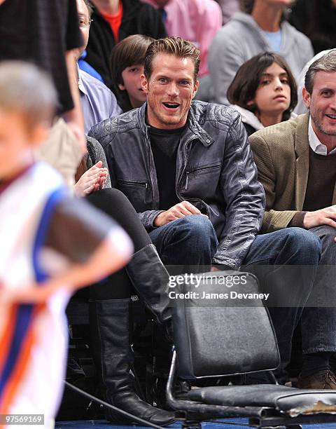 Jason Lewis attends a game between the Atlanta Hawks and the New York Knicks at Madison Square Garden on March 8, 2010 in New York City.