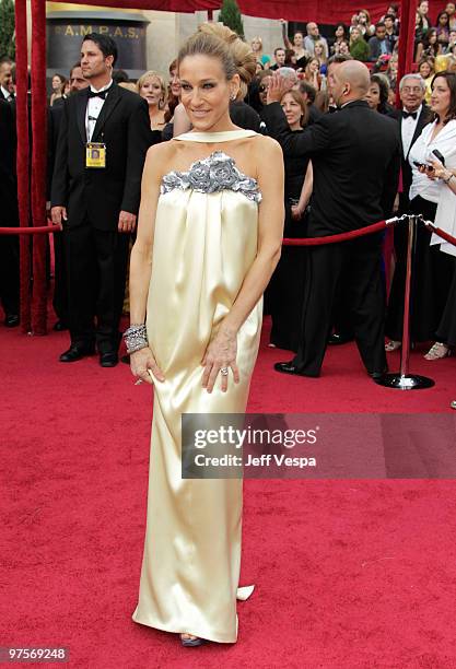 Actress Sarah Jessica Parker arrives at the 82nd Annual Academy Awards held at the Kodak Theatre on March 7, 2010 in Hollywood, California.