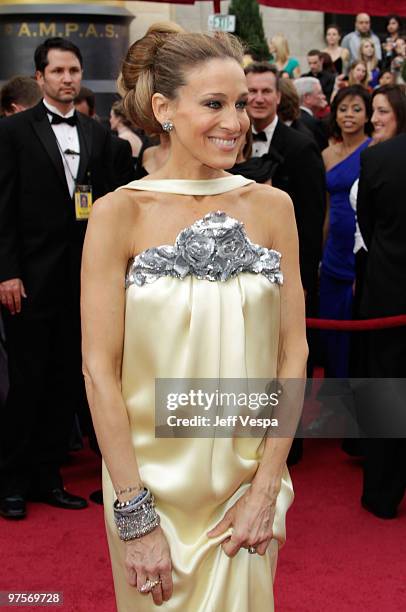 Actress Sarah Jessica Parker arrives at the 82nd Annual Academy Awards held at the Kodak Theatre on March 7, 2010 in Hollywood, California.