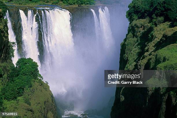 victoria falls, zimbabwe, africa - ビクトリアフォールズ町 ストックフォトと画像