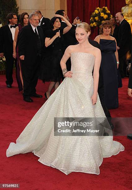 Actress Amanda Seyfried arrives at the 82nd Annual Academy Awards held at the Kodak Theatre on March 7, 2010 in Hollywood, California.