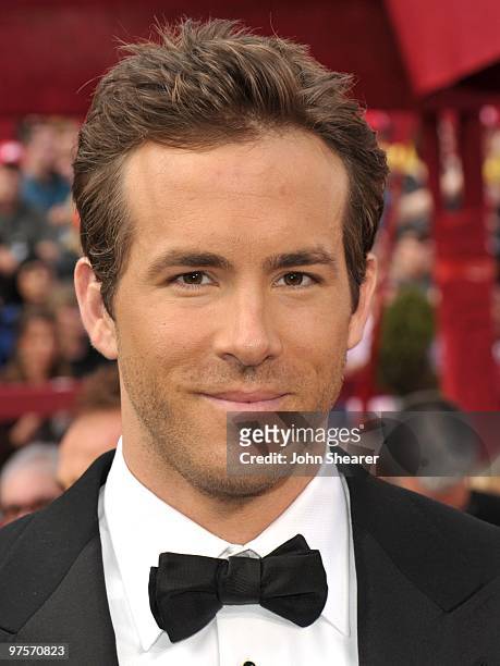 Actor Ryan Reynolds arrives at the 82nd Annual Academy Awards held at the Kodak Theatre on March 7, 2010 in Hollywood, California.