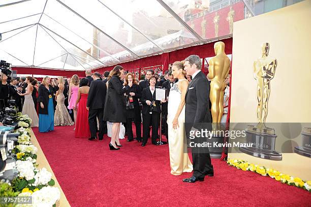 Actors Sarah Jessica Parker and Matthew Broderick arrive at the 82nd Annual Academy Awards at the Kodak Theatre on March 7, 2010 in Hollywood,...