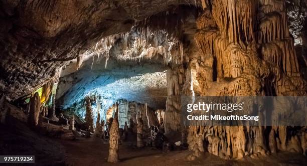 photo by: mikeofthesong - stalactiet stockfoto's en -beelden