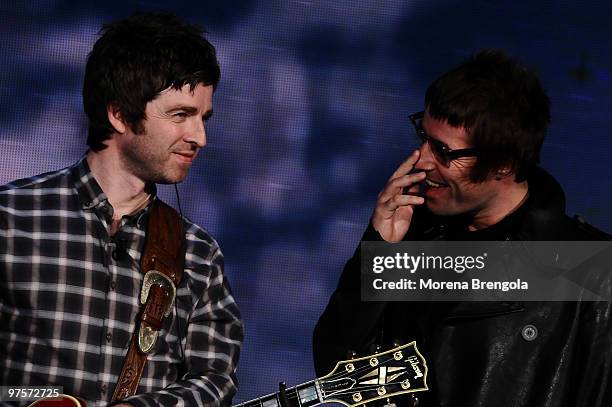 Noe and Liam l Gallagher of Oasis during the Italian tv show "Che tempo che fa" on November 10, 2008 in Milan, Italy.