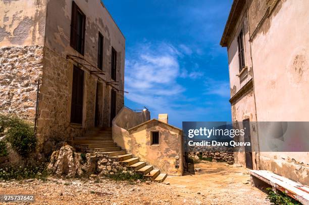 lighthouse keeper's house - lighthouse keeper stock pictures, royalty-free photos & images