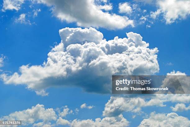 wolken - wolken stock pictures, royalty-free photos & images