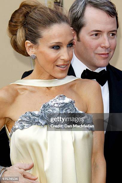 Actors Sarah Jessica Parker and Matthew Broderick attend the 82nd Annual Academy Awards held at the Kodak Theater on March 7, 2010 in Hollywood,...