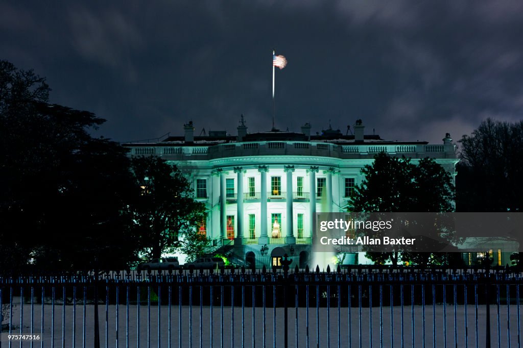 Facade of the White House illuminated at night