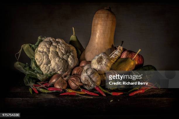 another evening at home with naught but fruit and veg to entertain myself with... - veg out imagens e fotografias de stock