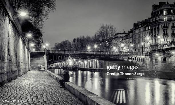 paris en noir et blanc - image en noir et blanc stock pictures, royalty-free photos & images