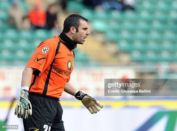 Stefano Sorrentino of Chievo in action during the Serie A match between AS Bari and AC Chievo Verona at Stadio San Nicola on March 7, 2010 in Bari,...
