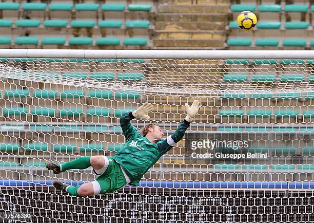 Jean Francois Gillet of Bari in action during the Serie A match between AS Bari and AC Chievo Verona at Stadio San Nicola on March 7, 2010 in Bari,...