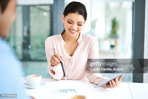 discutere il piano di social media marketing della propria azienda - social media marketing foto e immagini stock