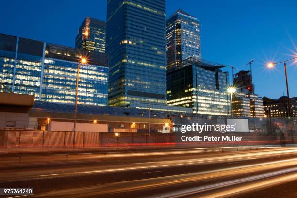 london at dusk - rat race engelse uitdrukking stockfoto's en -beelden