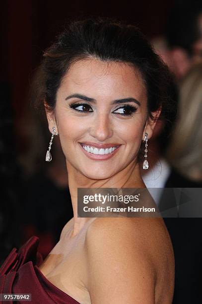 Actress Penelope Cruz arrives at the 82nd Annual Academy Awards held at Kodak Theatre on March 7, 2010 in Hollywood, California.