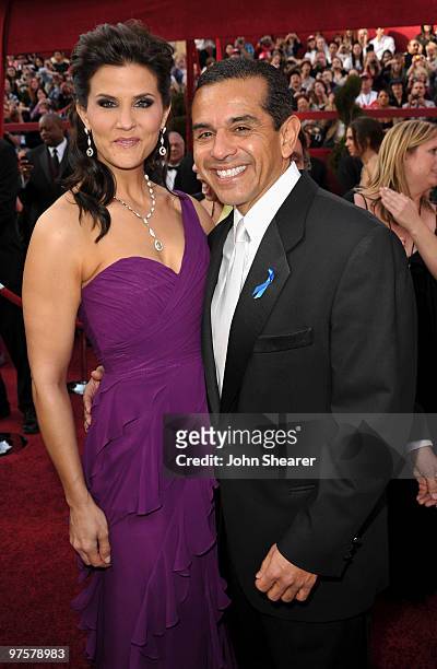 Los Angeles Mayor Antonio Villaraigosa and Lu Parker arrive at the 82nd Annual Academy Awards held at Kodak Theatre on March 7, 2010 in Hollywood,...