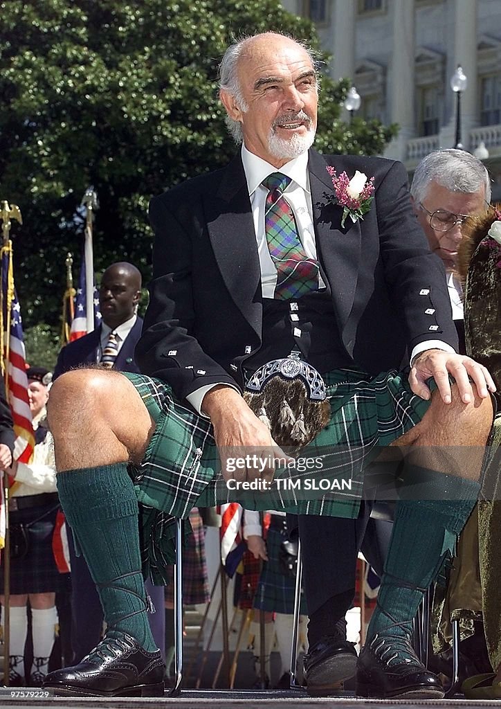 Sean Connery wears his family colors bef