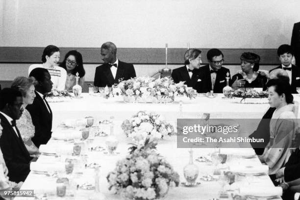 Senegalese President Abdou Diouf and his wife Elisabeth talk with Crown Prince Akihito and Crown Princess Michiko during their meeting at the...