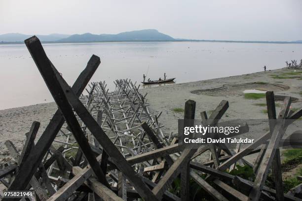 wooden structure to reduce erosion - david talukdar fotografías e imágenes de stock