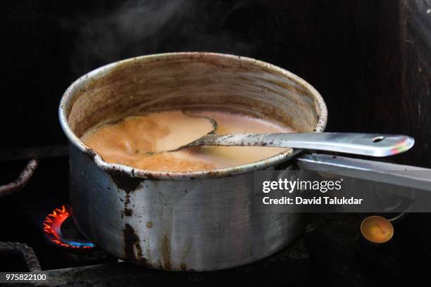 street tea stall - chai stockfoto's en -beelden