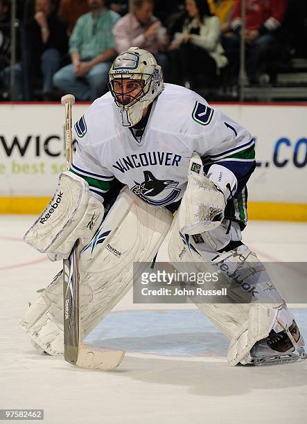 Roberto Luongo of the Vancouver Canucks minds the net against the Nashville Predators on March 7, 2010 at the Bridgestone Arena in Nashville,...