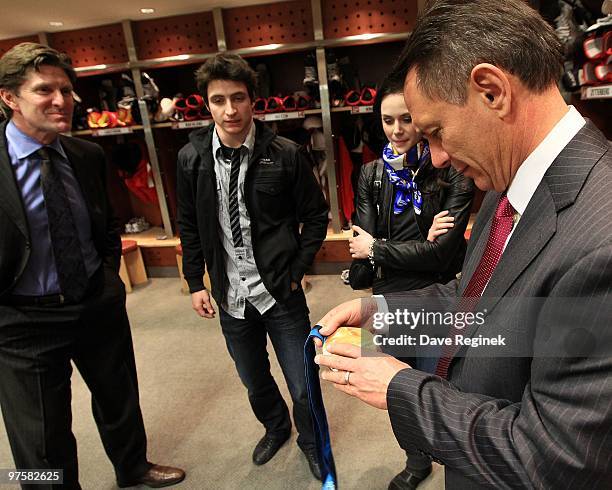 Canadian Olympic Gold Medalist in Ice Dancing, Scott Moir and Tessa Virtue stop by the locker room and visit with Head Coach Mike Babcock and...