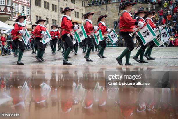 May 2018, Germany, Schwaebisch Hall: Salzsieder at the Marktplatz during the Kuchen- und Brunnenfest . Photo: Sebastian Gollnow/dpa