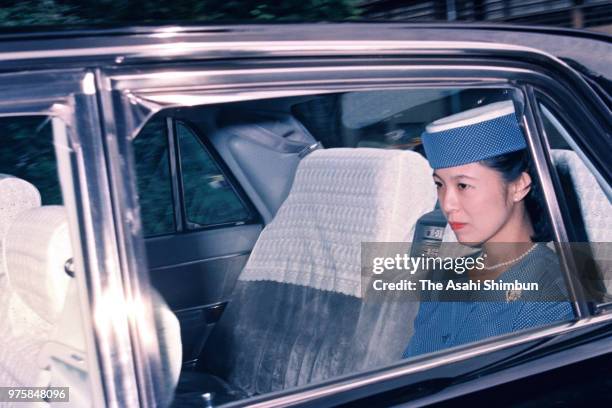 Princess Hisako of Takamado is seen on arrival at the Togu Palace after seeing Emperor Hirohito after vomiting blood on September 20, 1988 in Tokyo,...
