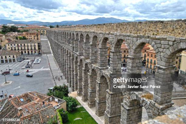 acueducto de segovia - acueducto stock pictures, royalty-free photos & images