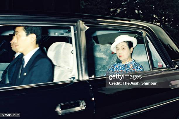Princess Kikuko of Takamatsu is seen on arrival at the Imperial Palace to see the Emperor after vomiting blood on September 20, 1988 in Tokyo, Japan.