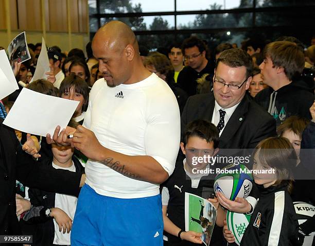 Jonah Lomu, New Zealand star Rugby Player attends a youth rugby clinic at the Global Sports Forum held at the Palau de Congressos on March 9, 2010 in...