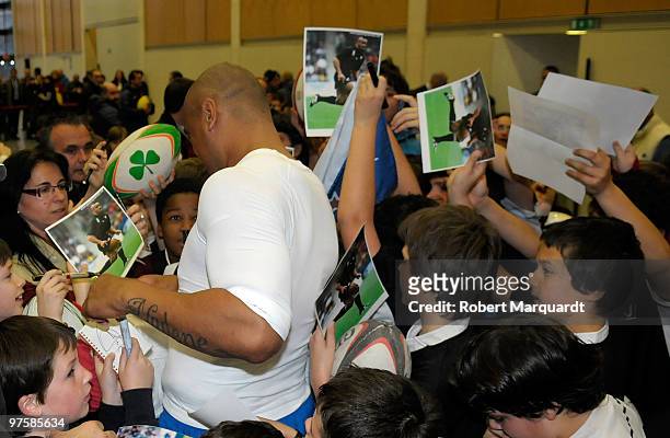 Jonah Lomu, New Zealand star Rugby Player attends a youth rugby clinic at the Global Sports Forum held at the Palau de Congressos on March 9, 2010 in...